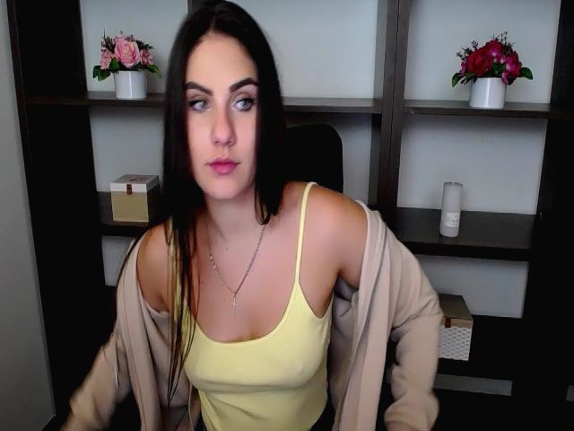 Live sex webcam photo for MollyKiss_ #269018037