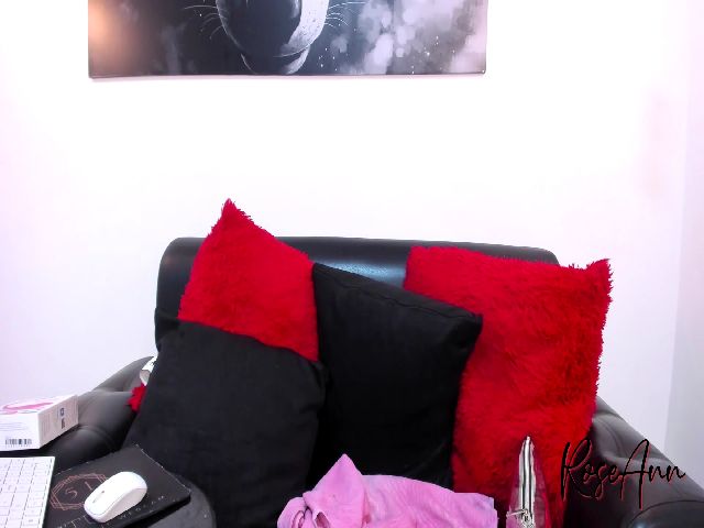 Live sex webcam photo for Roseann__ #269017472
