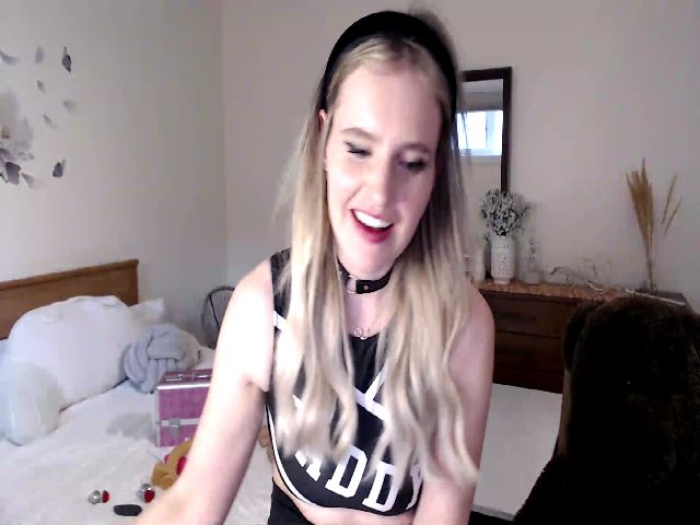 Live sex webcam photo for Nirv_Ana #269010606