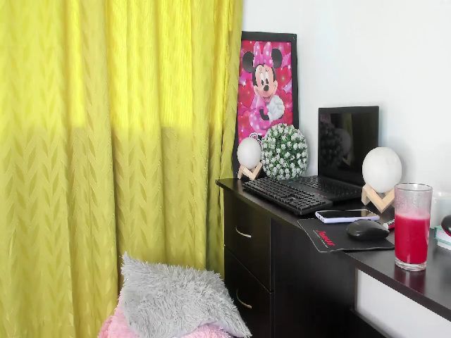 Live sex webcam photo for Holly_rosee #269023925