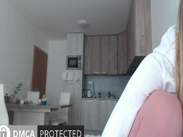 Live sex webcam photo for Jennybadgirl #269014613