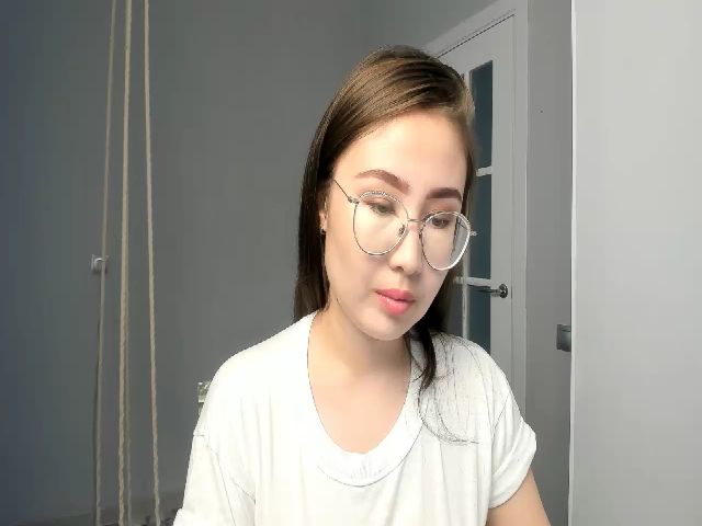 Live sex webcam photo for KimiNei #269012469