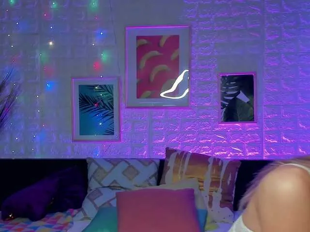 Live sex webcam photo for LisaBellic #269013446