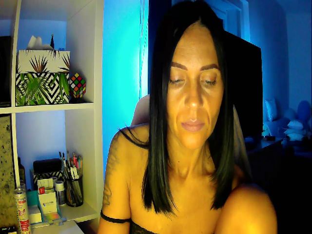 Live sex webcam photo for Beatrice_18 #269010642