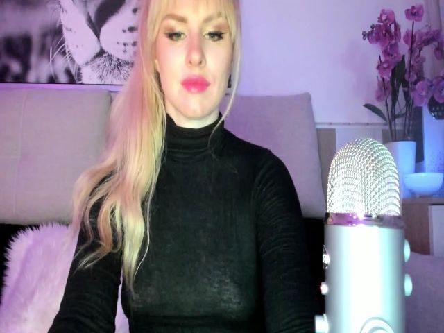 Live sex webcam photo for GoddessHardy #269022513