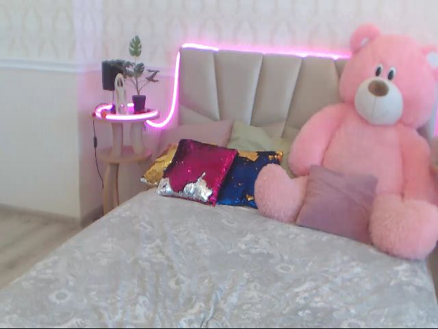 Live sex webcam photo for GinaLewis #269014047