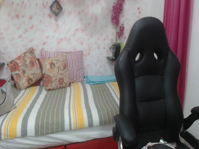 Live sex webcam photo for Alejandra_06 #269011156