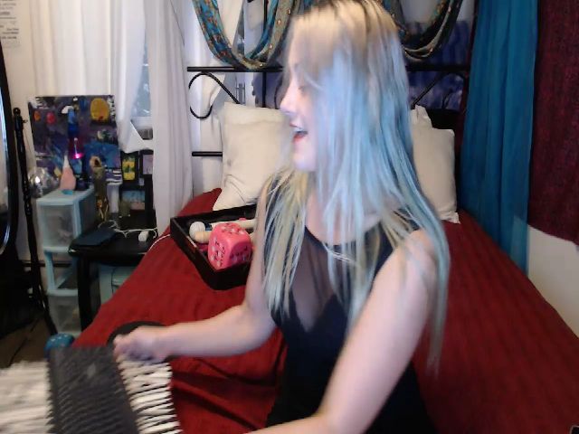 Live sex webcam photo for AmberrLee #269011263