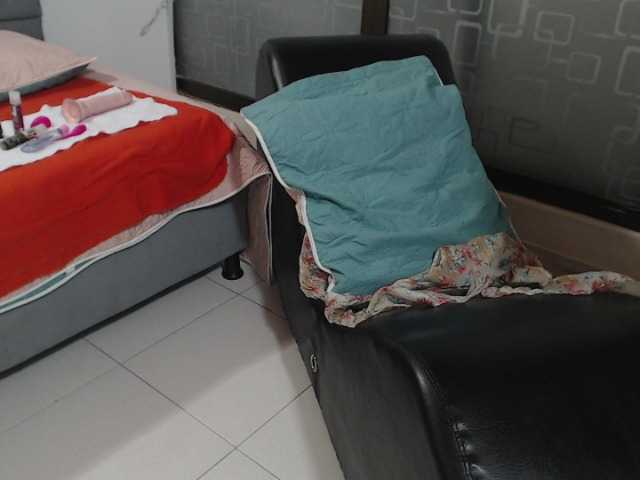 Live sex webcam photo for Samantta-Jone #269009775