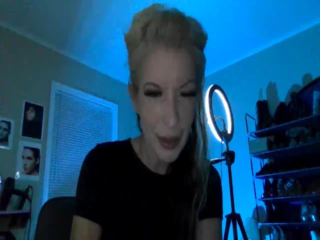 Live sex webcam photo for ElzaHh #269011726