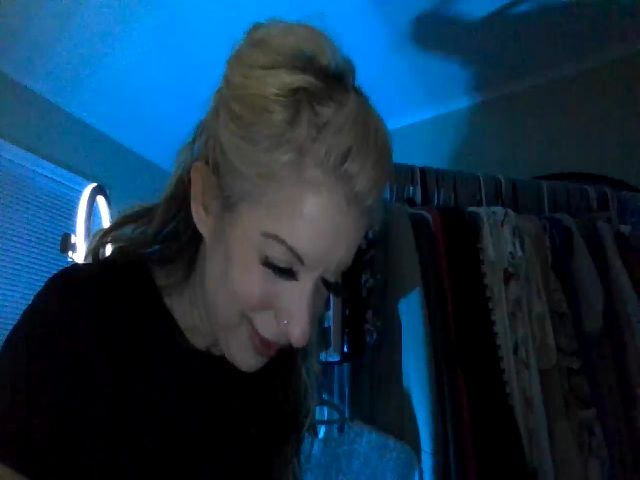 Live sex webcam photo for ElzaHh #269011867