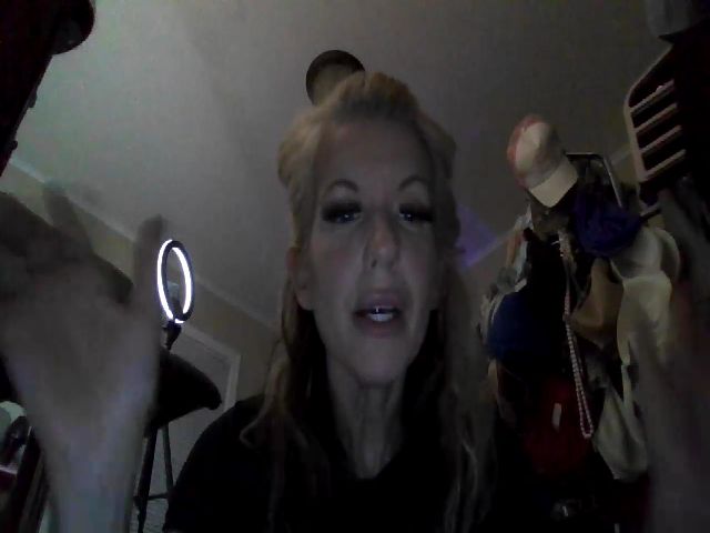 Live sex webcam photo for ElzaHh #269014034