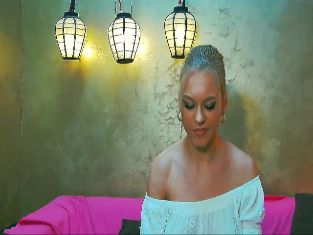 Live sex webcam photo for DesireeEmma #269018172