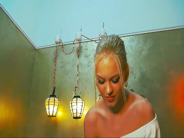 Live sex webcam photo for DesireeEmma #269021748