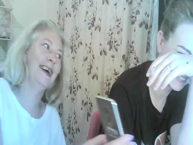 Live sex webcam photo for XxMommaKxX #269022261