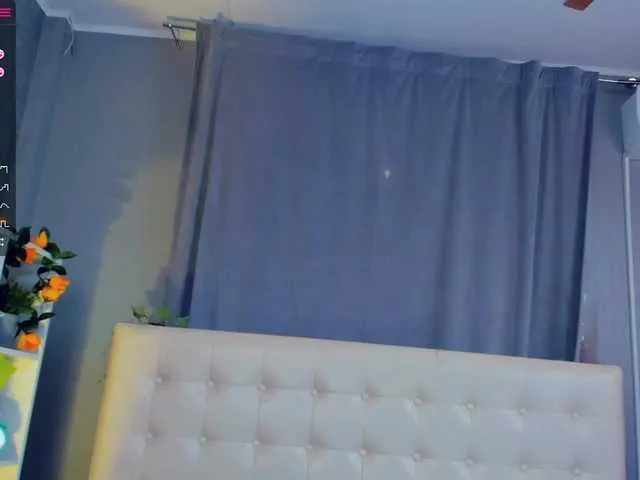 Live sex webcam photo for KaprinaGirrs #269032376