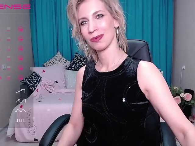 Live sex webcam photo for KirstenDesire #269037503