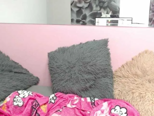Live sex webcam photo for Angeluxxx #269038276