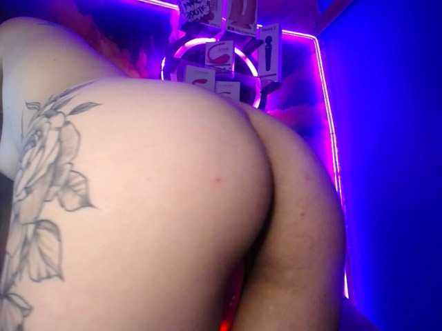 Live sex webcam photo for lucy-hot1 #269025176