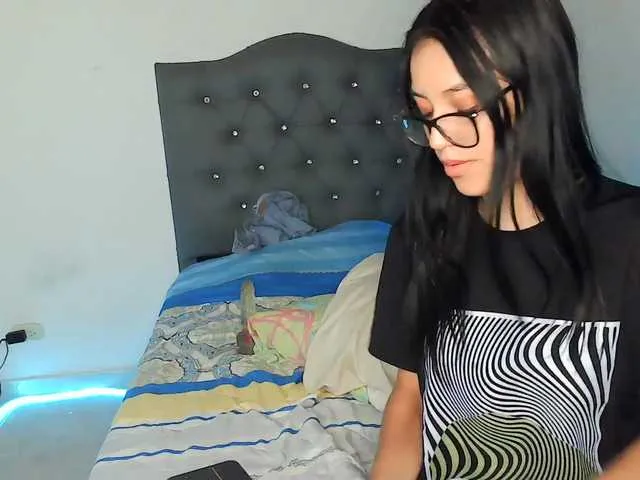 Live sex webcam photo for Caroline134 #269025413