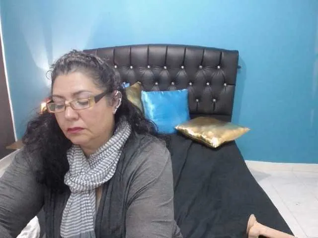 Live sex webcam photo for candystorm01 #269029063
