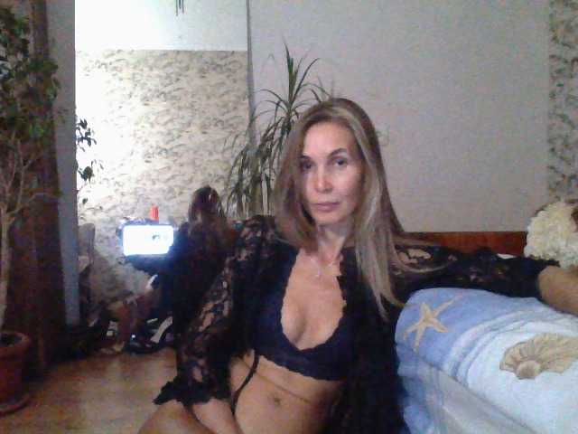 Live sex webcam photo for Aurora108 #288002778