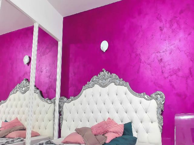 Live sex webcam photo for AimeeTeen #269027320