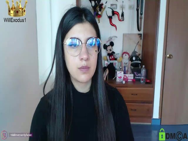 Live sex webcam photo for Miahot21 #269038477