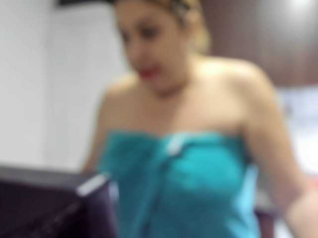 Live sex webcam photo for angelina-50 #269025149