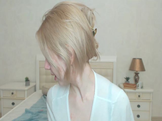 Live sex webcam photo for MollyDiamond1 #269035895