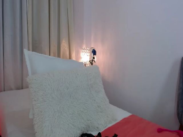 Live sex webcam photo for Silvia_Grey1 #269042227