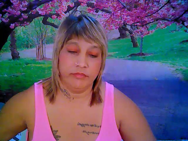 Live sex webcam photo for Roxyfoxy69 #269027828