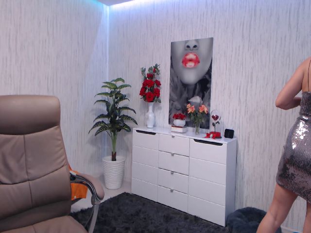 Live sex webcam photo for SecretDesire0 #269025960