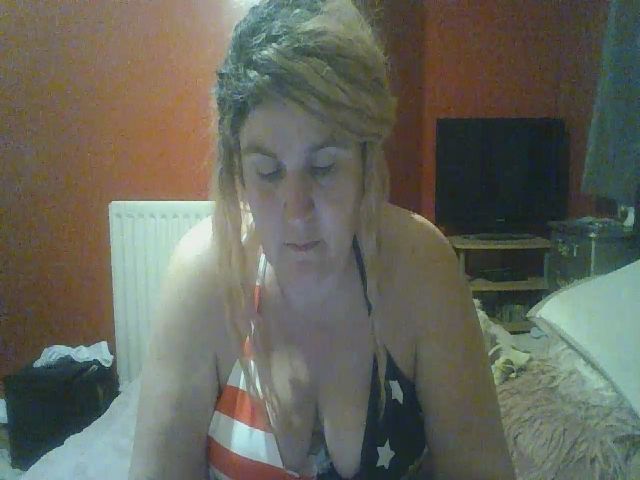 Live sex webcam photo for YUMMYMUMMY39 #269040218