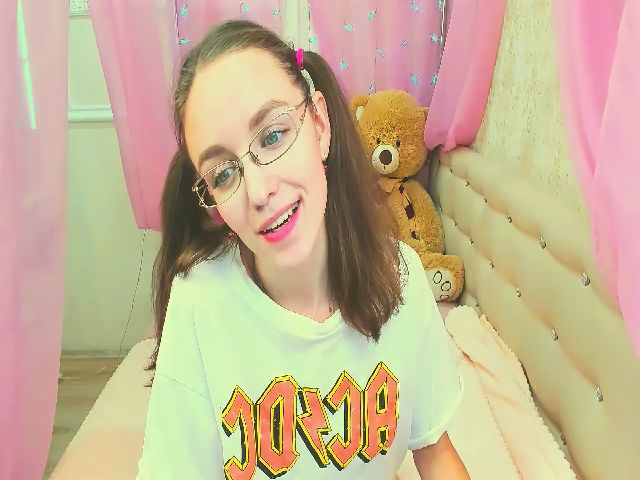 Live sex webcam photo for LIL_MAYA #269027128
