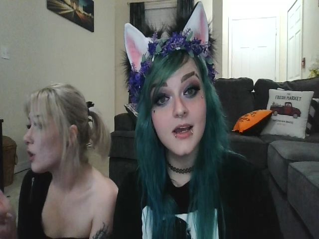 Live sex webcam photo for FloraSky #269027339