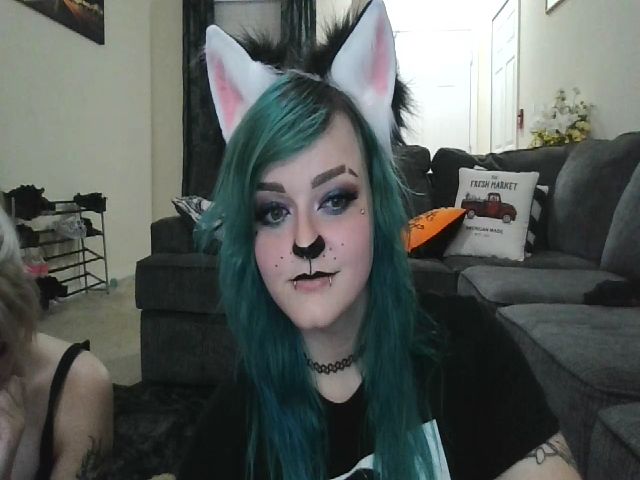 Live sex webcam photo for FloraSky #269027847