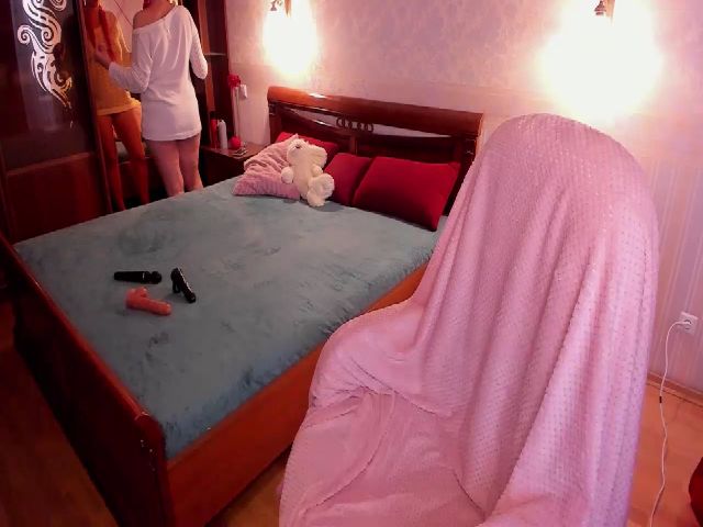 Live sex webcam photo for VictoriaJons5 #269031759