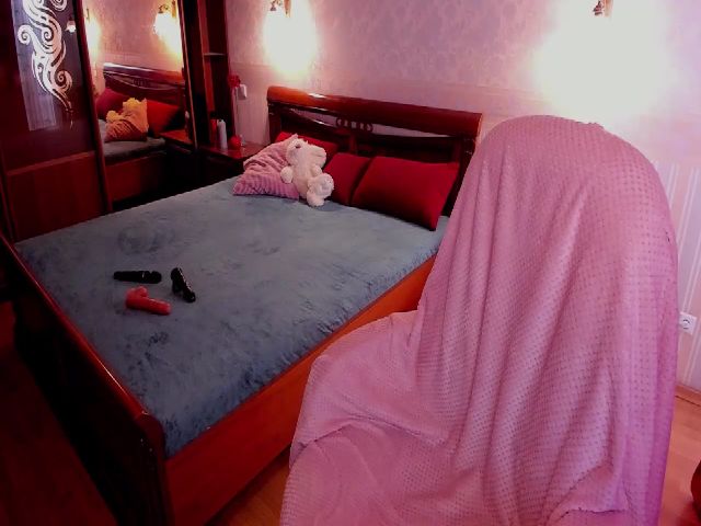 Live sex webcam photo for VictoriaJons5 #269033287