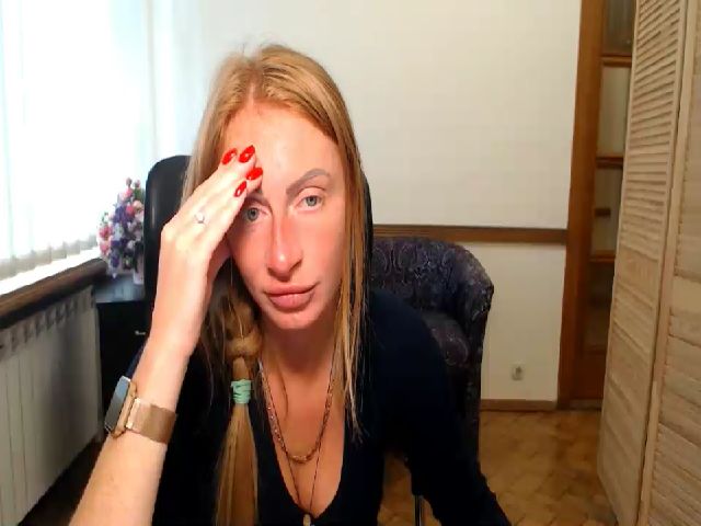 Live sex webcam photo for KellyLyons #269031025