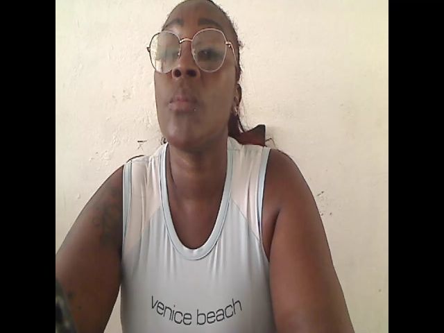 Live sex webcam photo for Assbigxhot9 #269039339