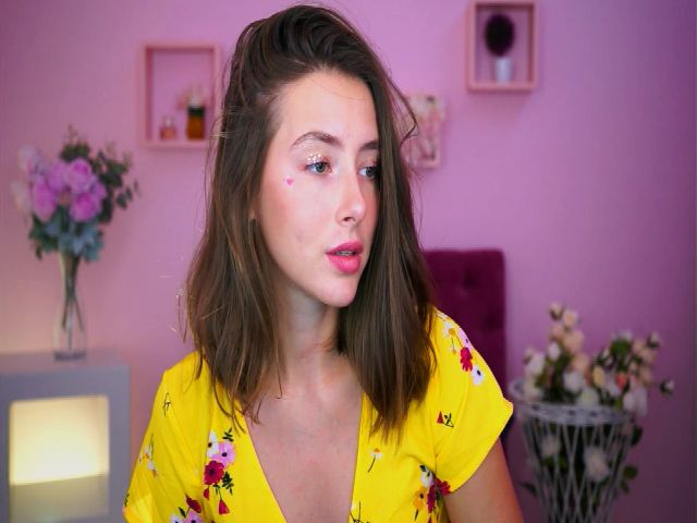 Live sex webcam photo for GloriaElmers #269030891