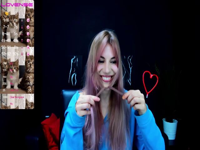 Live sex webcam photo for LiliManchest #269035217