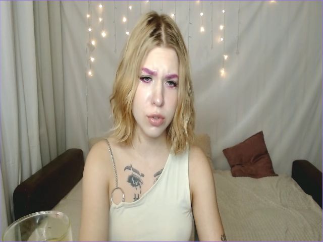 Live sex webcam photo for Aidra__Foxxx #269040264