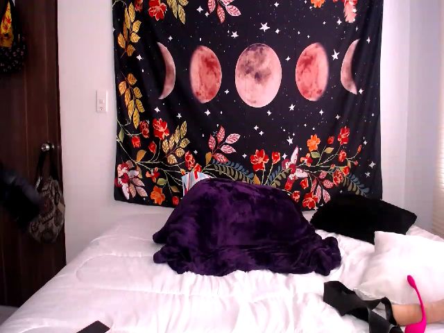 Live sex webcam photo for Cleo_________ #269040093