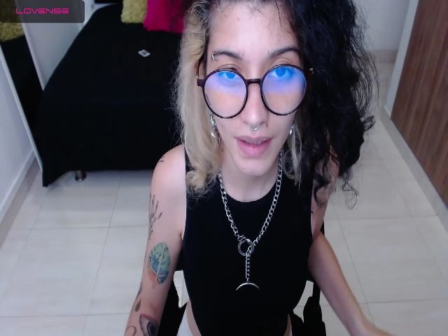 Live sex webcam photo for Myzore #269025613