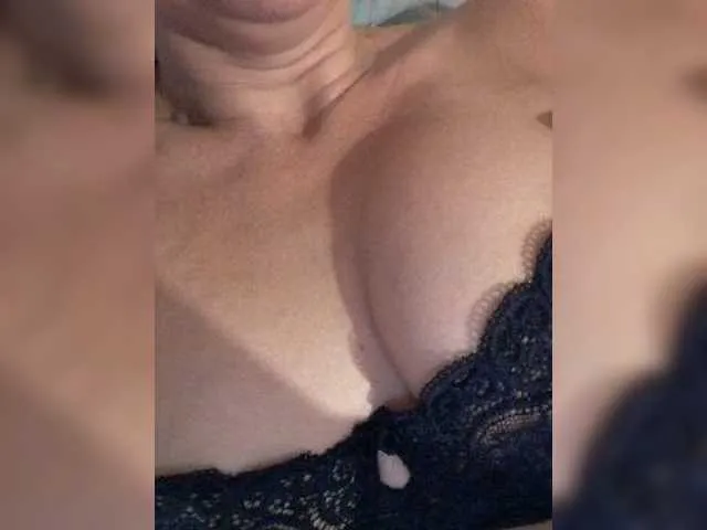 Live sex webcam photo for Camellia5151 #269032284
