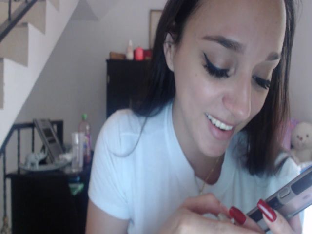 Live sex webcam photo for LAURA_VELIS #269039067