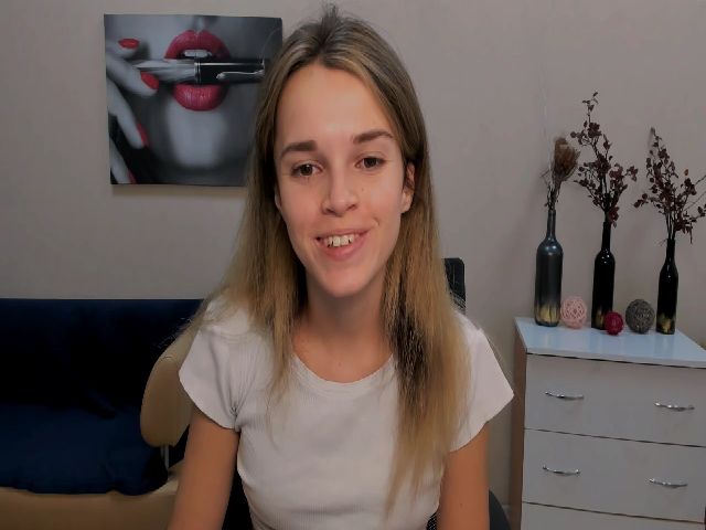 Live sex webcam photo for LoreinKis #269033932