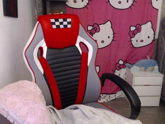 Live sex webcam photo for sara-guzman02 #269038114